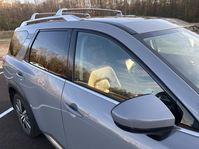 Used 2022 Nissan Pathfinder Platinum w/ Cargo Package image 10