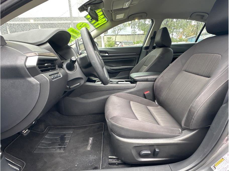 Used 2024 Nissan Altima 2.5 SV image 13