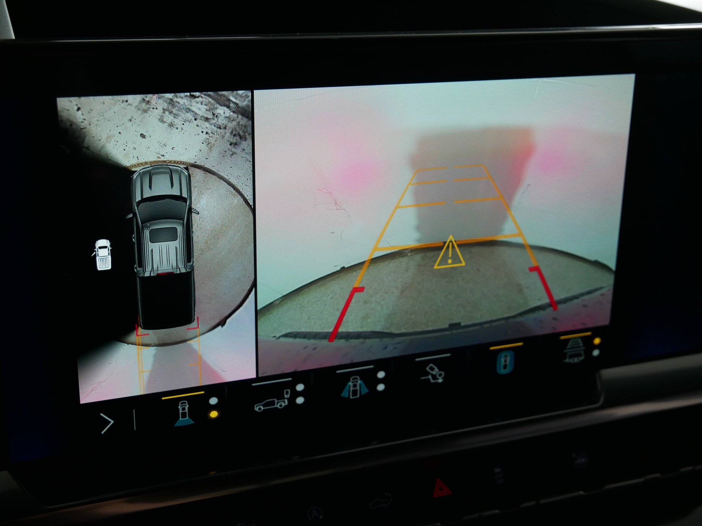 Used 2023 Chevrolet Silverado 1500 High Country w/ Technology Package image 33