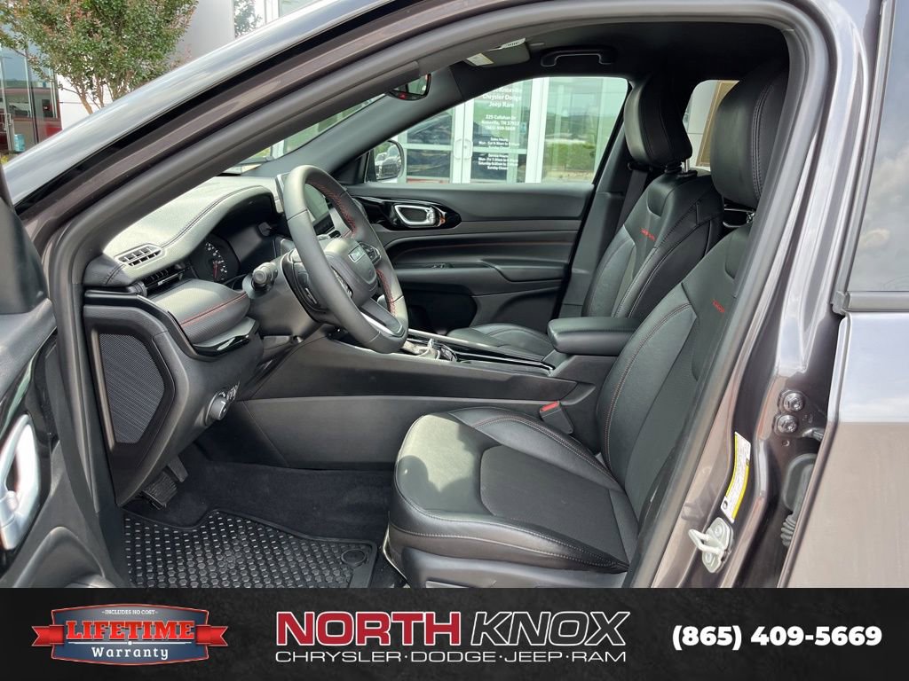 Used 2024 Jeep Compass Trailhawk AWD/4WD image 3