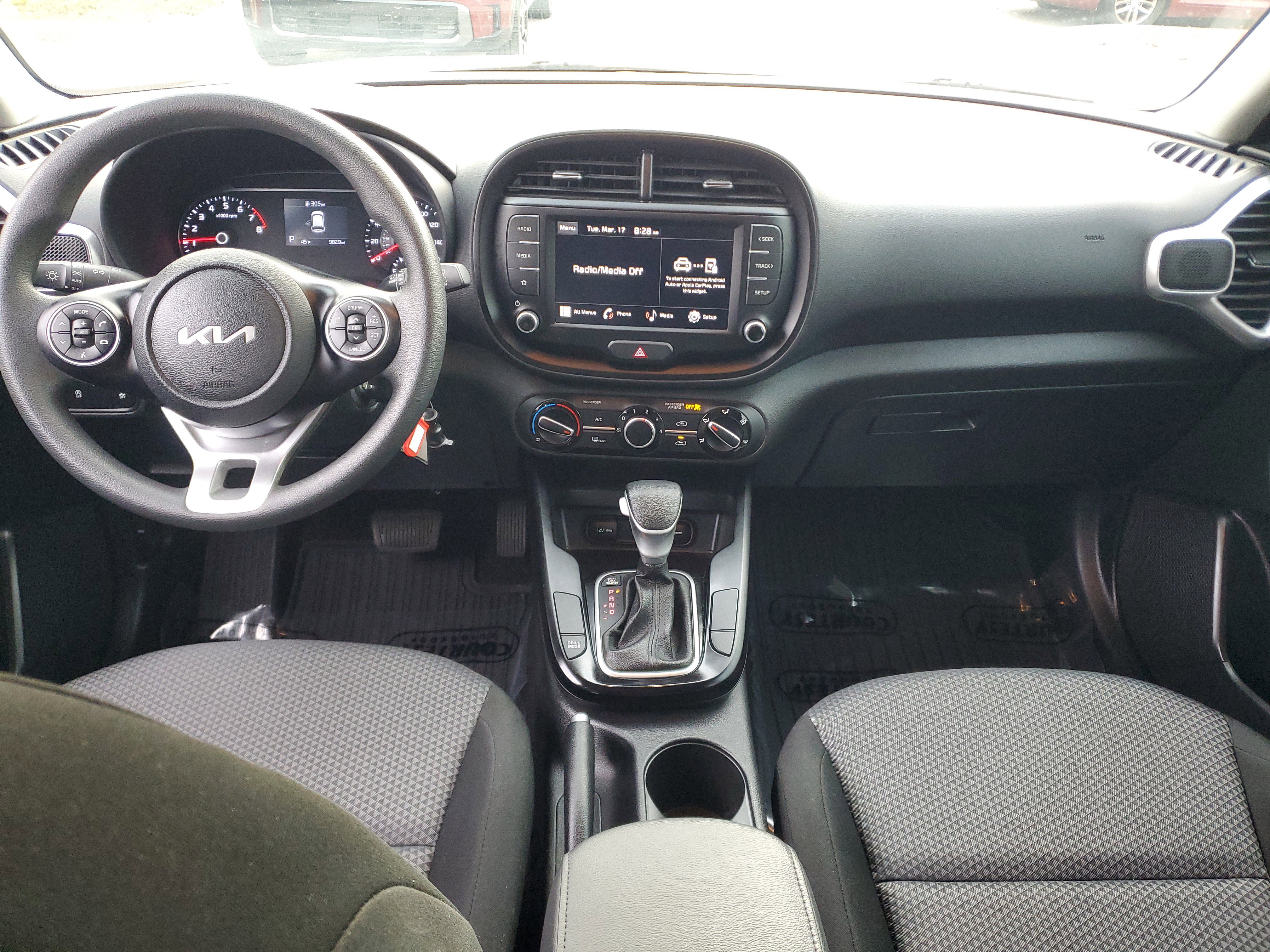 Used 2022 Kia Soul LX image 11