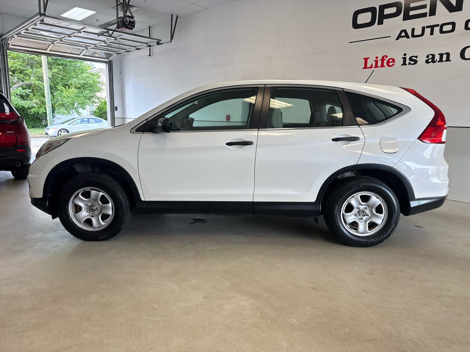 Used 2016 Honda CR-V LX image 4
