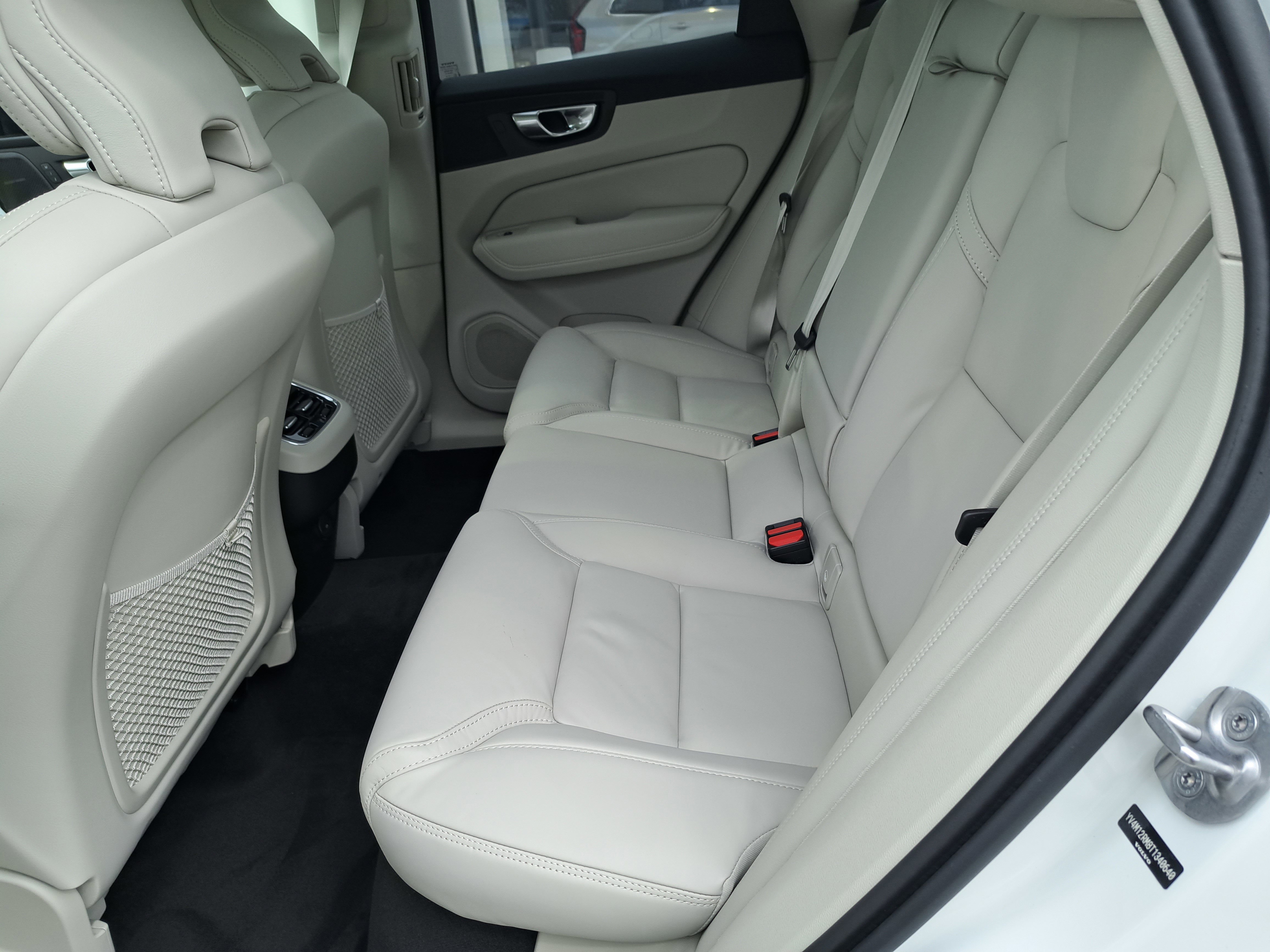 New 2026 Volvo XC60 B5 Ultra w/ Climate Package image 7