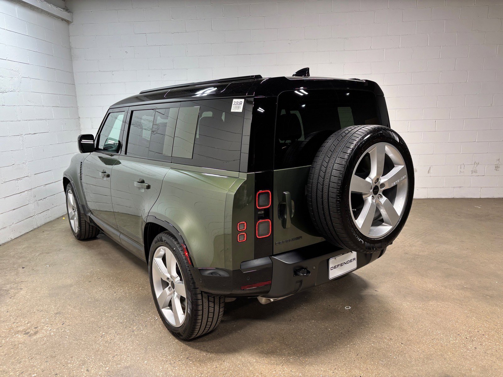 Used 2026 Land Rover Defender 110 X-Dynamic SE AWD/4WD image 9