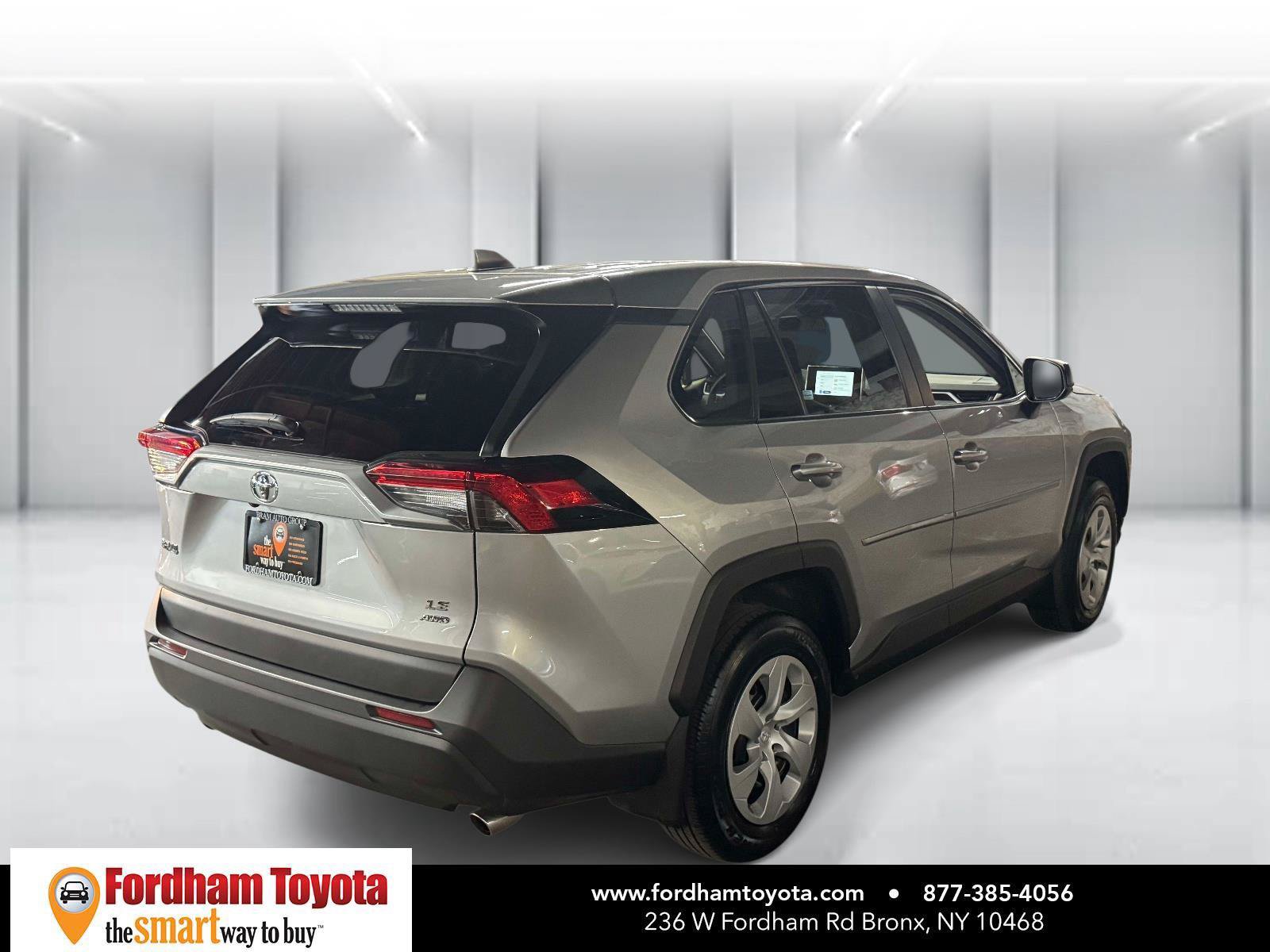 Used 2023 Toyota RAV4 LE AWD/4WD image 7