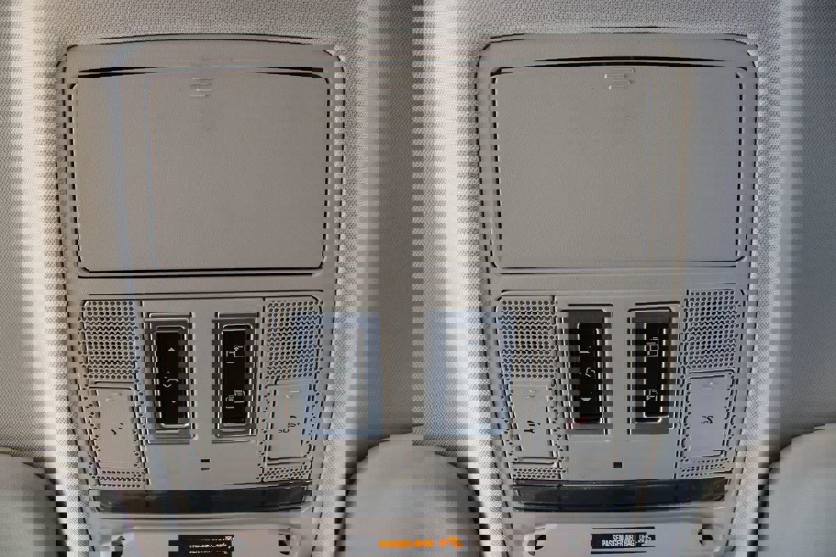 Used 2021 Land Rover Defender 110 SE image 51