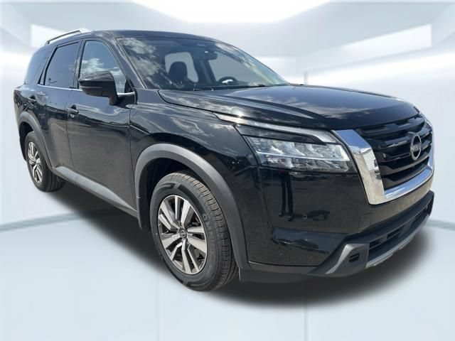 Used 2024 Nissan Pathfinder SL AWD/4WD image 3