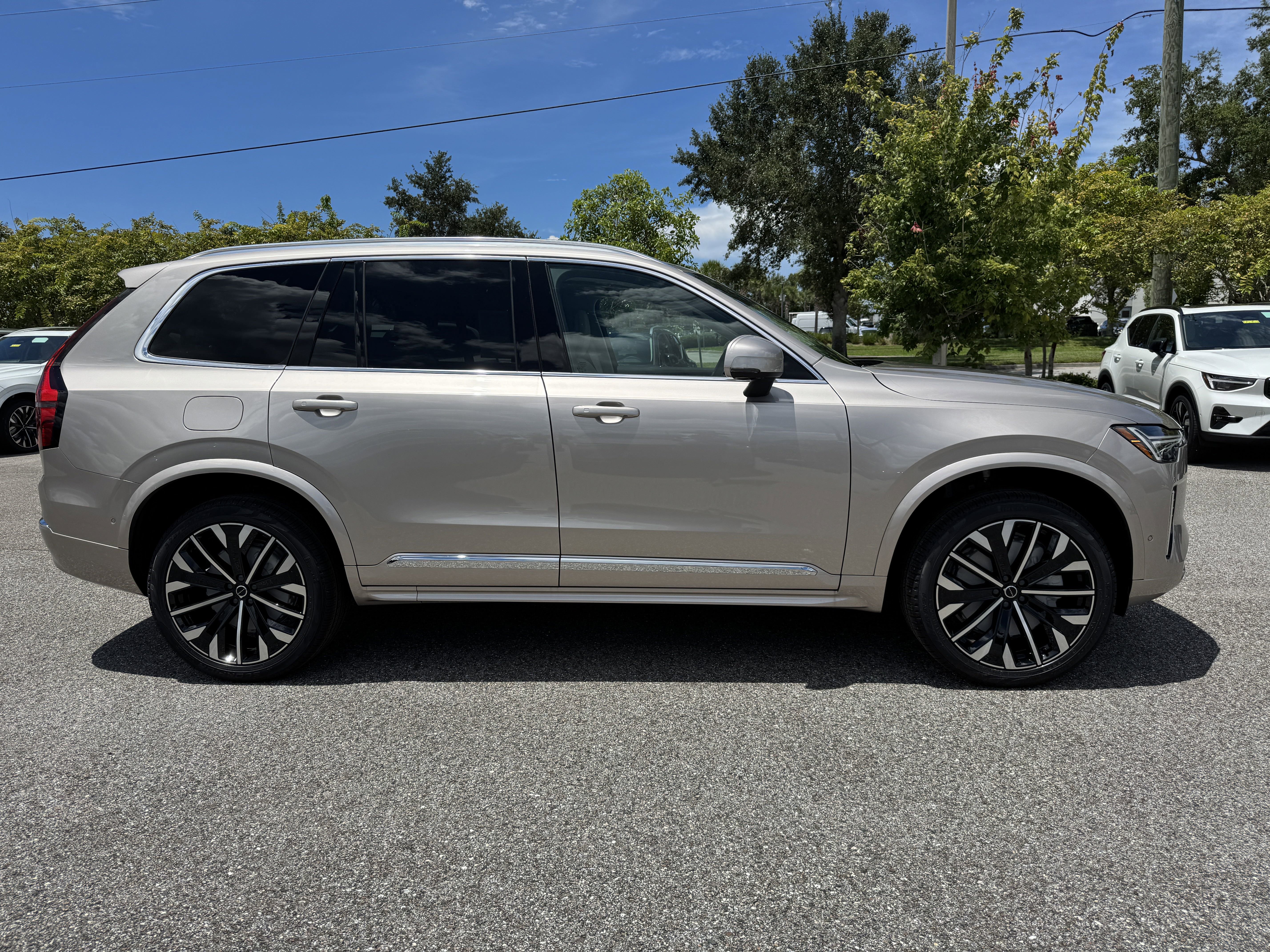 New 2026 Volvo XC90 B5 Ultra image 2