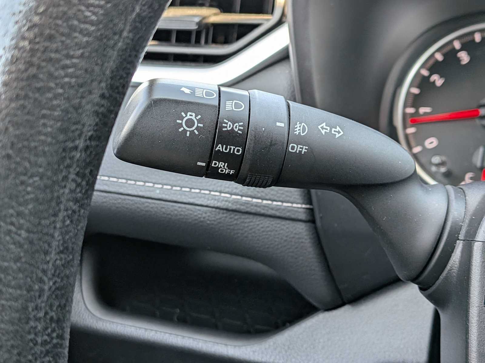 Used 2020 Toyota RAV4 XLE AWD/4WD image 26