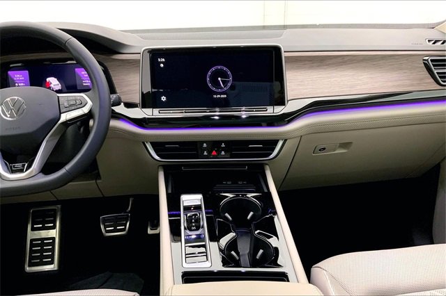 Used 2025 Volkswagen Atlas SEL Premium R-Line image 6