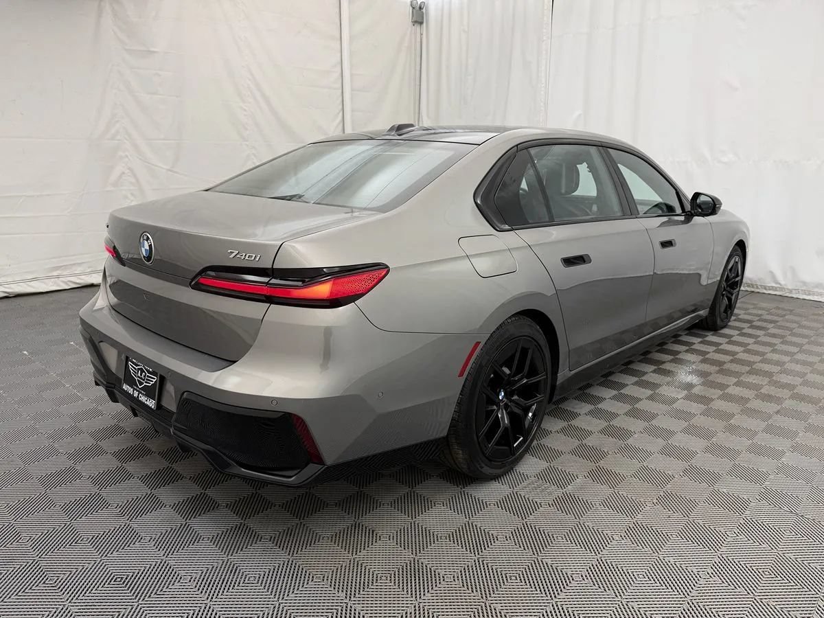 Used 2024 BMW 740i xDrive AWD/4WD image 5