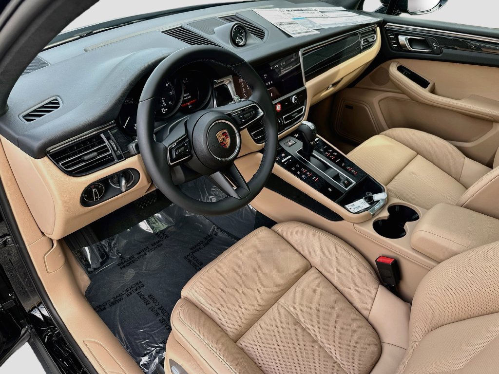 New 2026 Porsche Macan AWD/4WD image 4