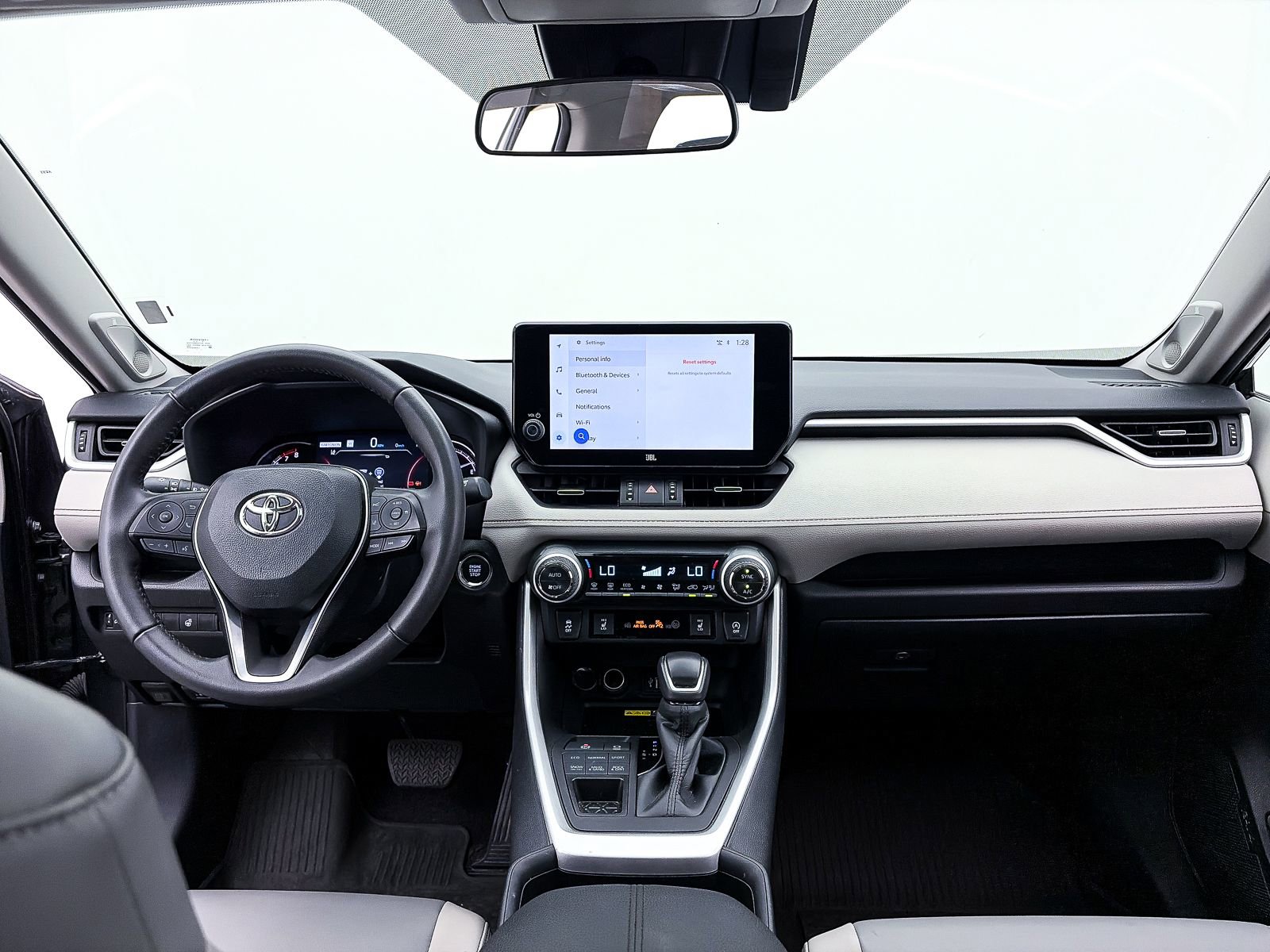 Used 2023 Toyota RAV4 XLE Premium image 31