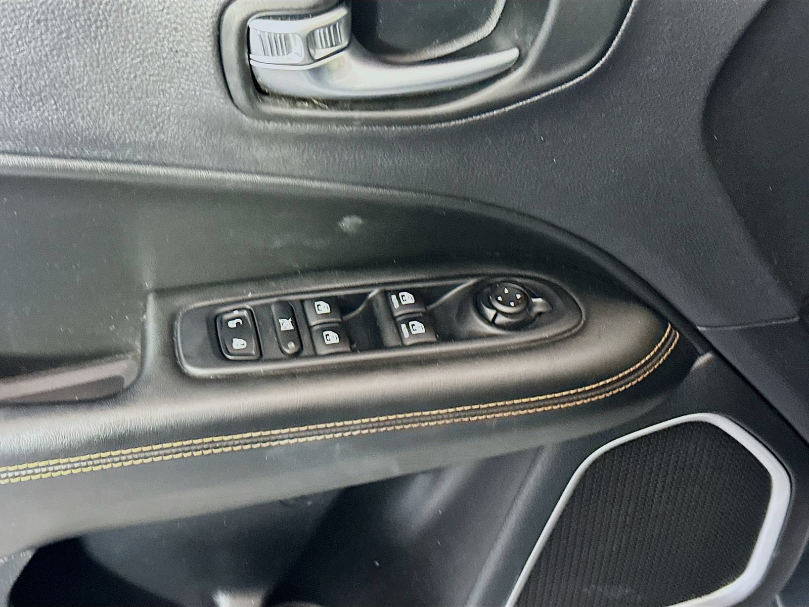 Used 2018 Jeep Compass Limited AWD/4WD image 17
