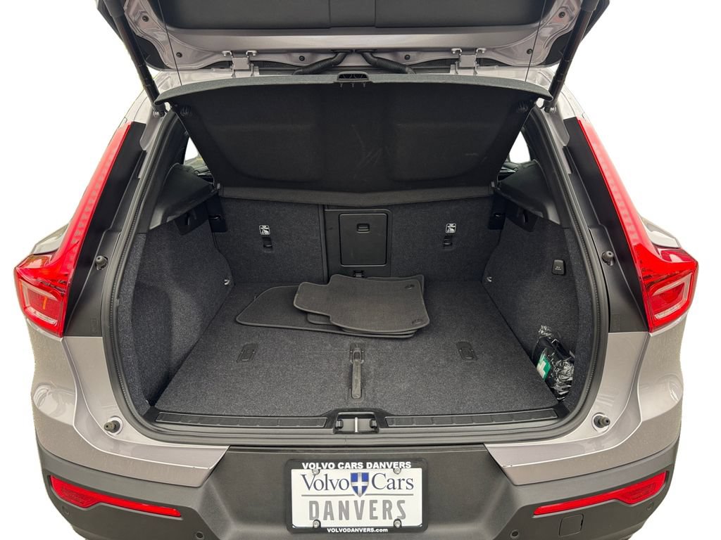 Certified 2026 Volvo XC40 B5 Plus AWD/4WD image 6