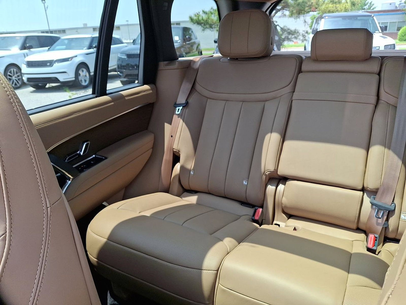 New 2025 Land Rover Range Rover SE image 12