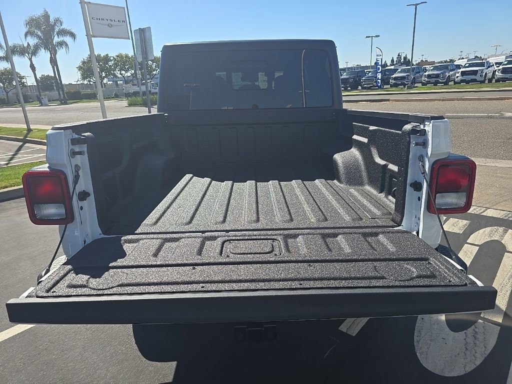New 2025 Jeep Gladiator Sport AWD/4WD image 16
