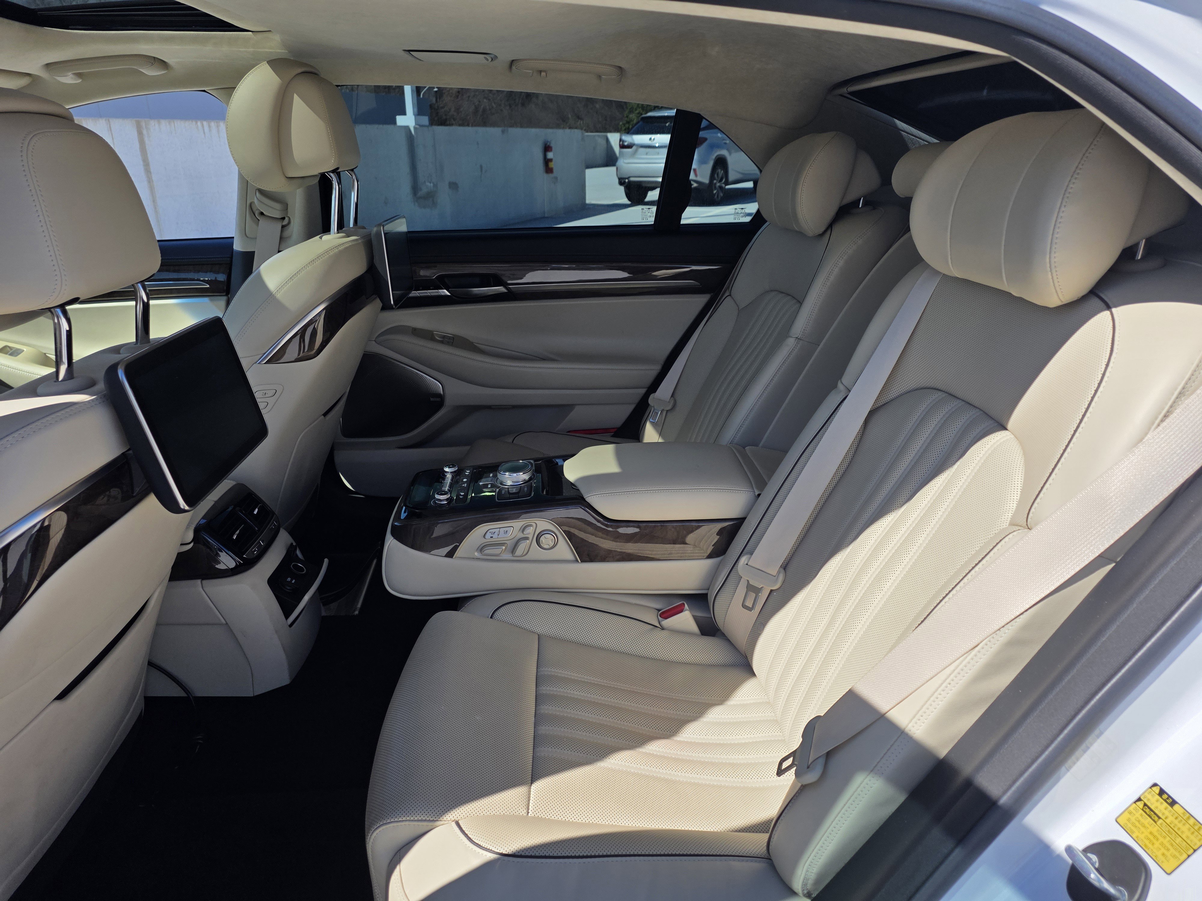 Used 2018 Genesis G90 5.0 Ultimate image 23