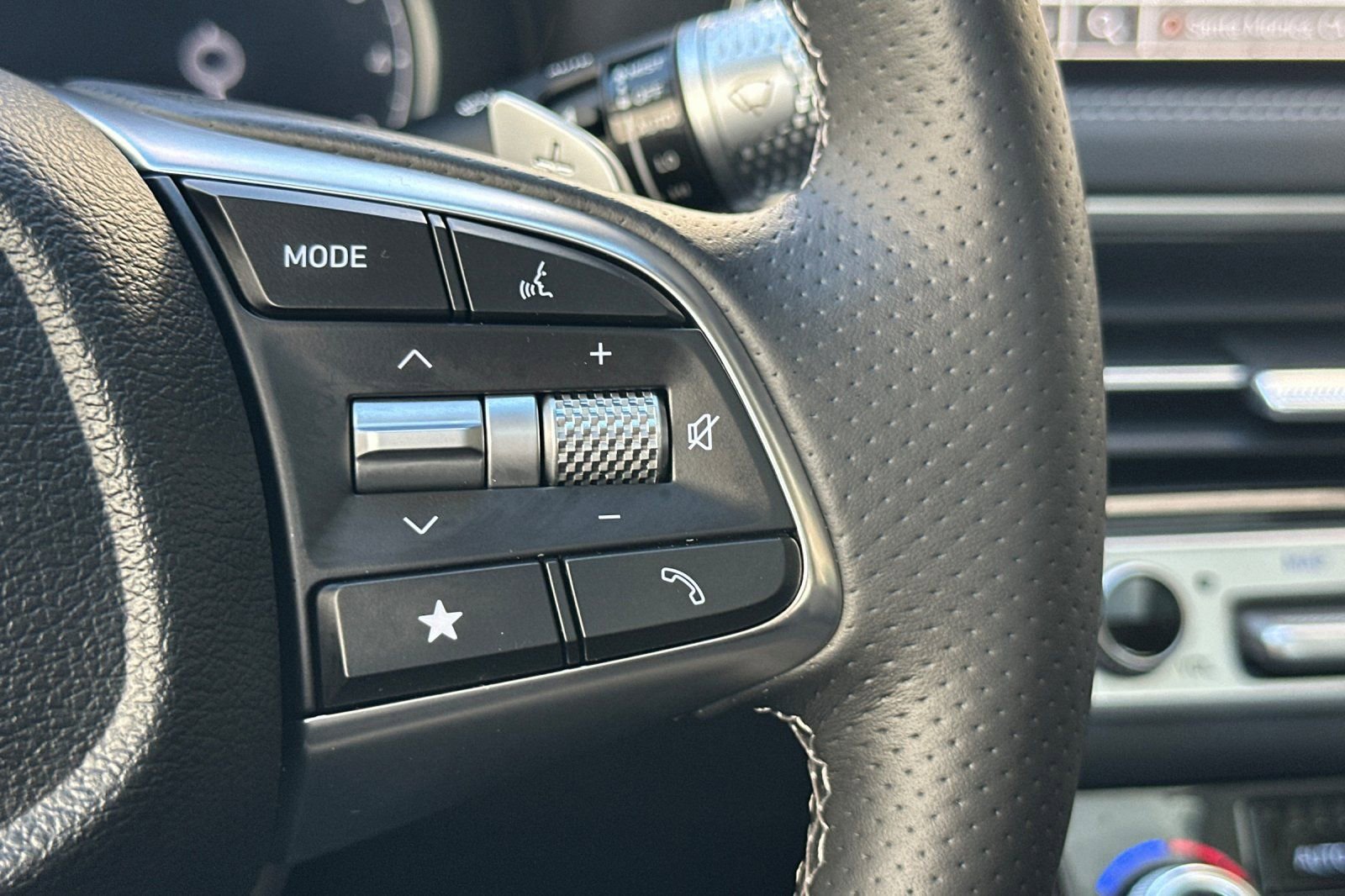 Used 2026 Genesis G70 2.5T Prestige image 30