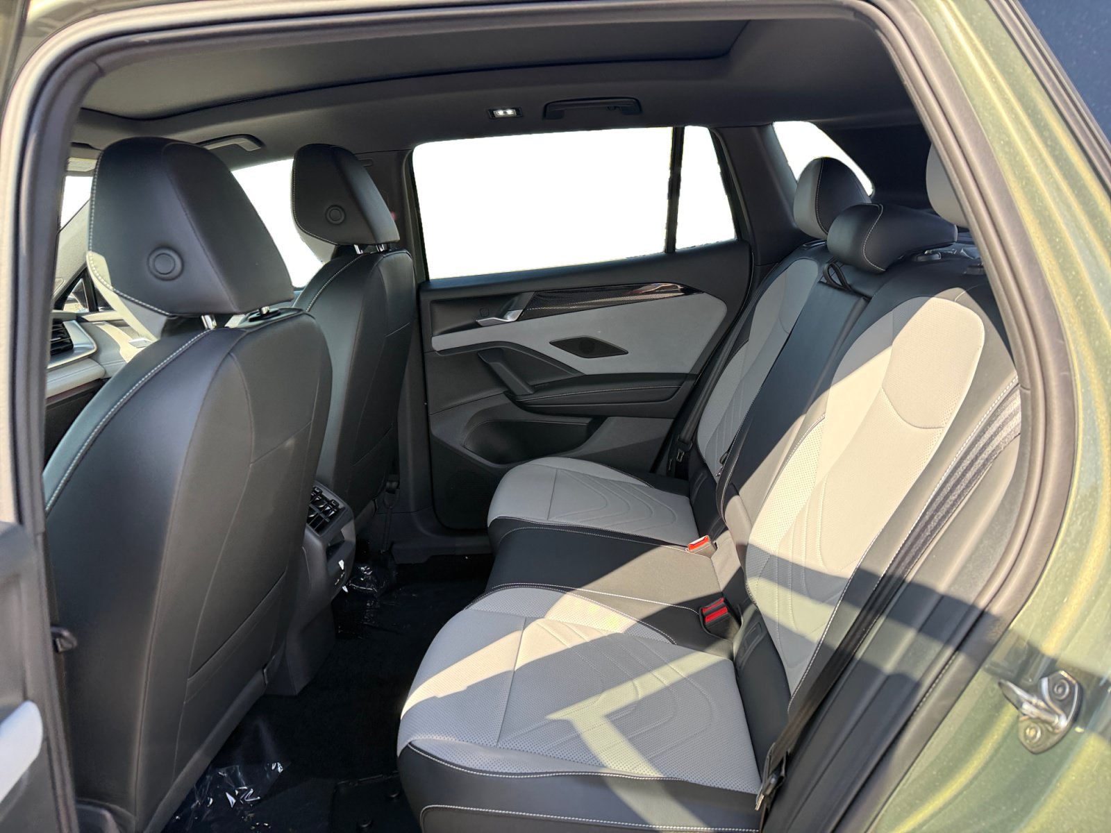 New 2026 Volkswagen Tiguan SE R-Line AWD/4WD image 16
