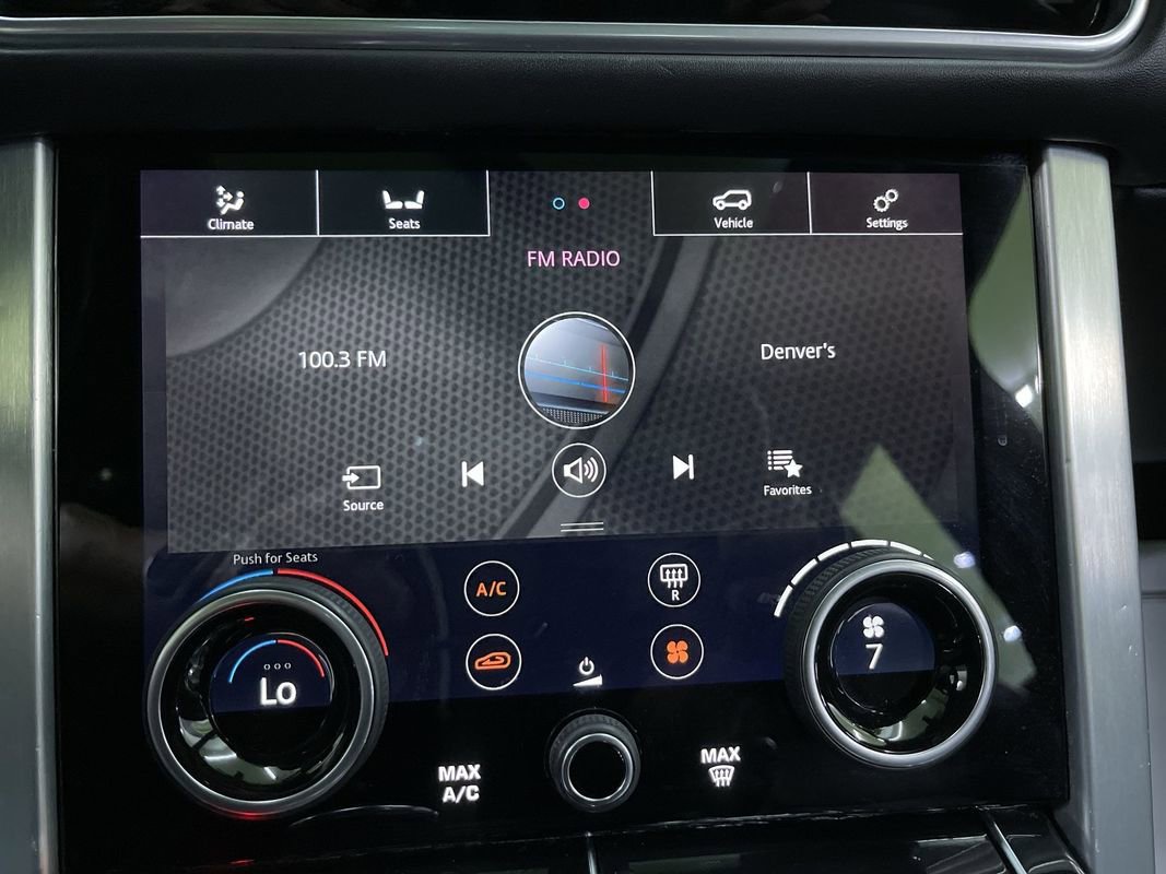 Used 2020 Land Rover Range Rover HSE image 24