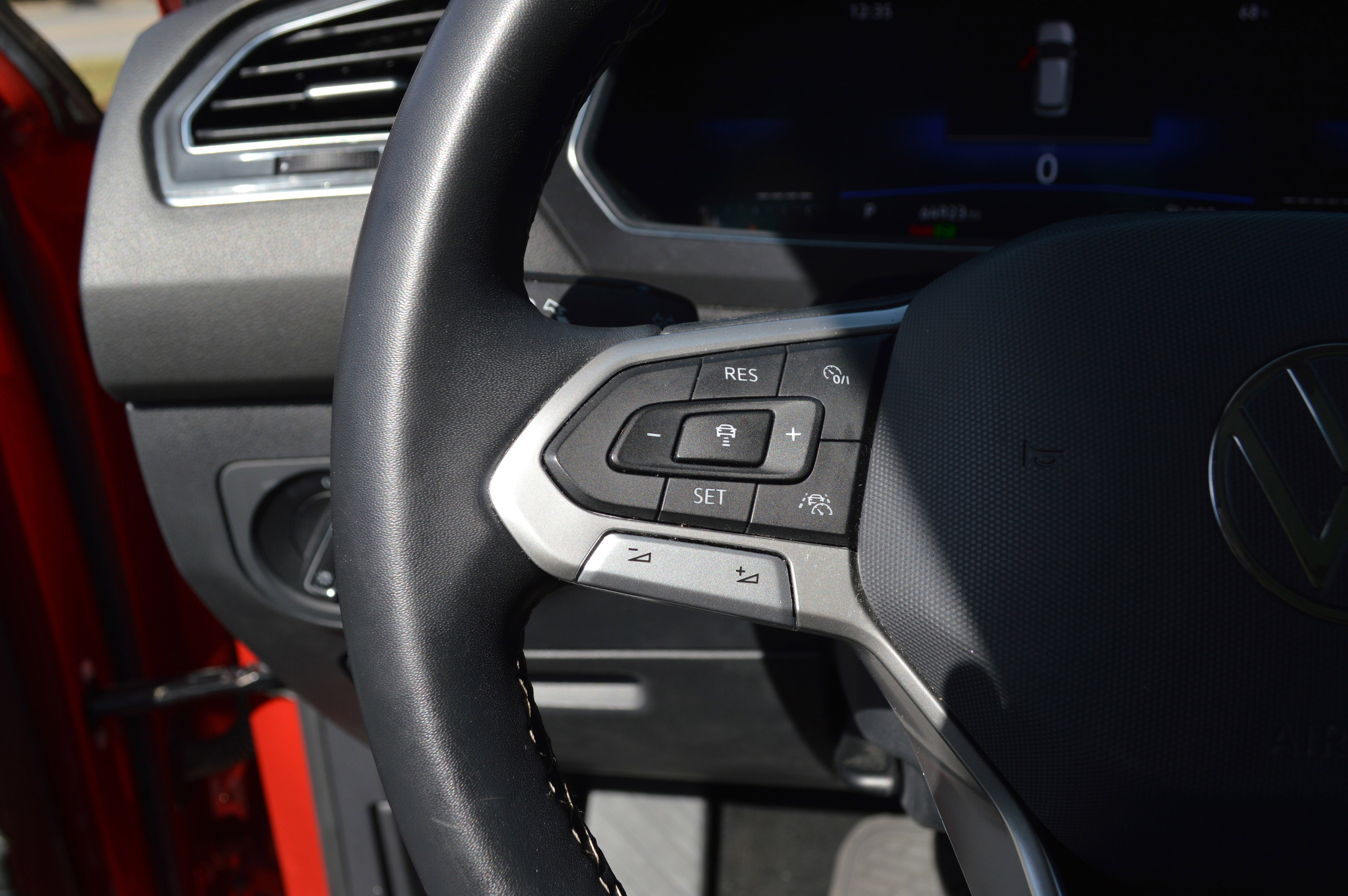 Used 2022 Volkswagen Tiguan SE image 15