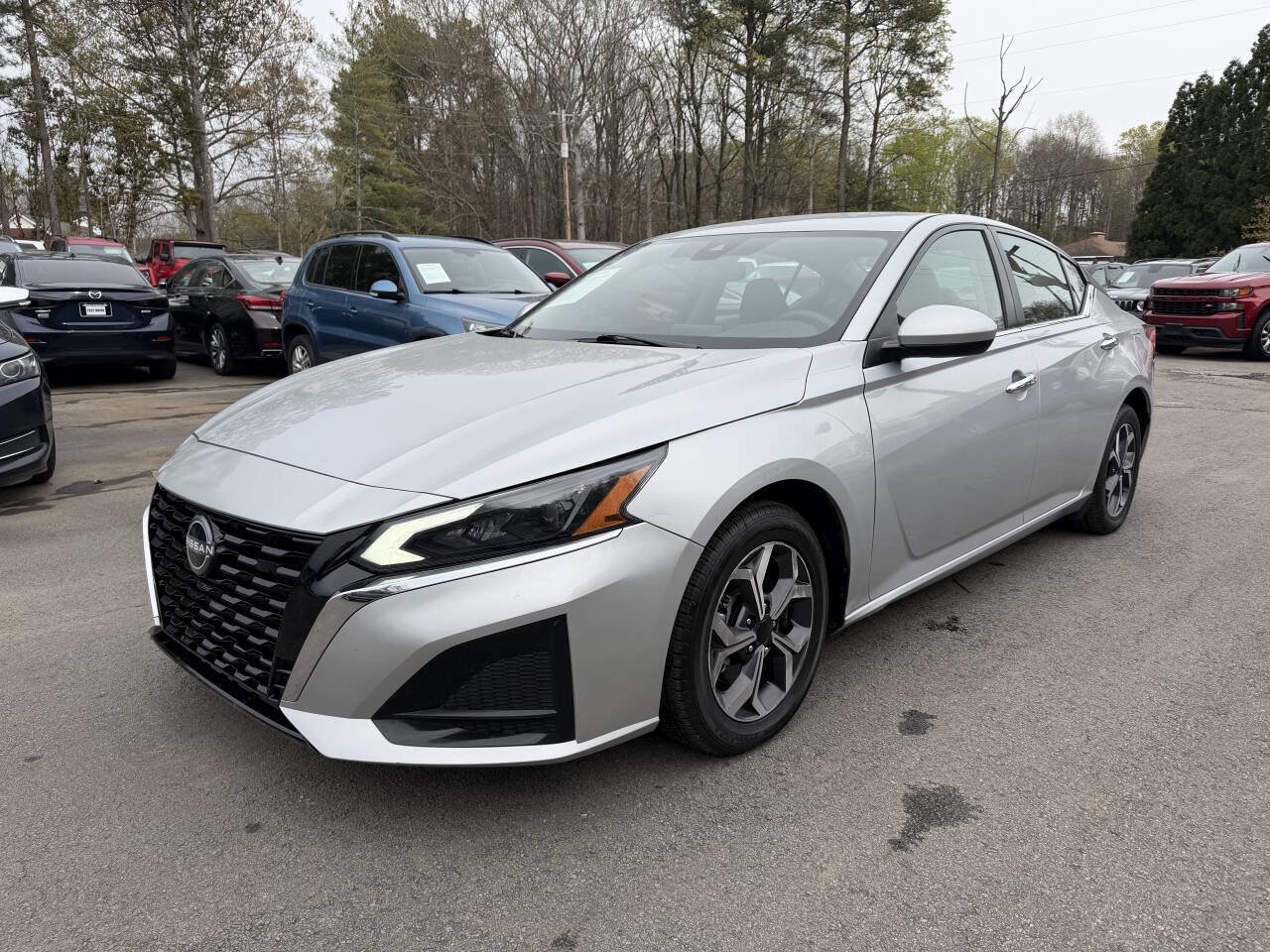 Used 2023 Nissan Altima 2.5 SV FWD image 2