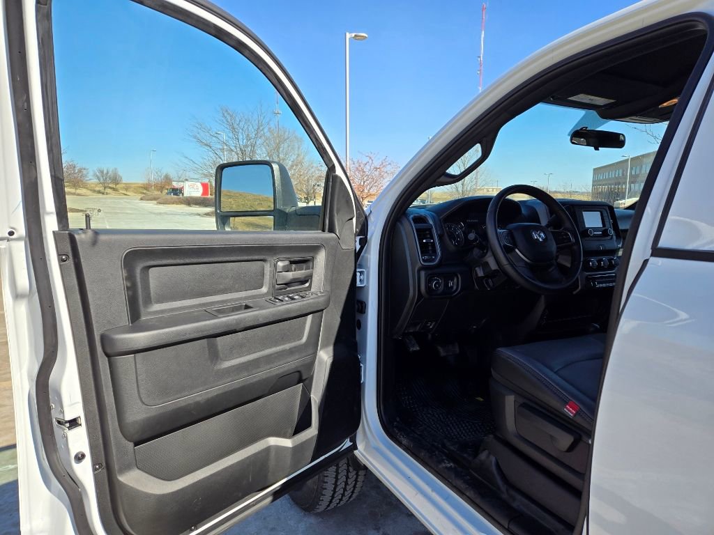 Used 2024 RAM 2500 Tradesman w/ Chrome Appearance Group image 10