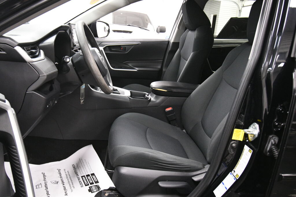 Used 2019 Toyota RAV4 LE w/ All Weather Liner Package AWD/4WD image 9