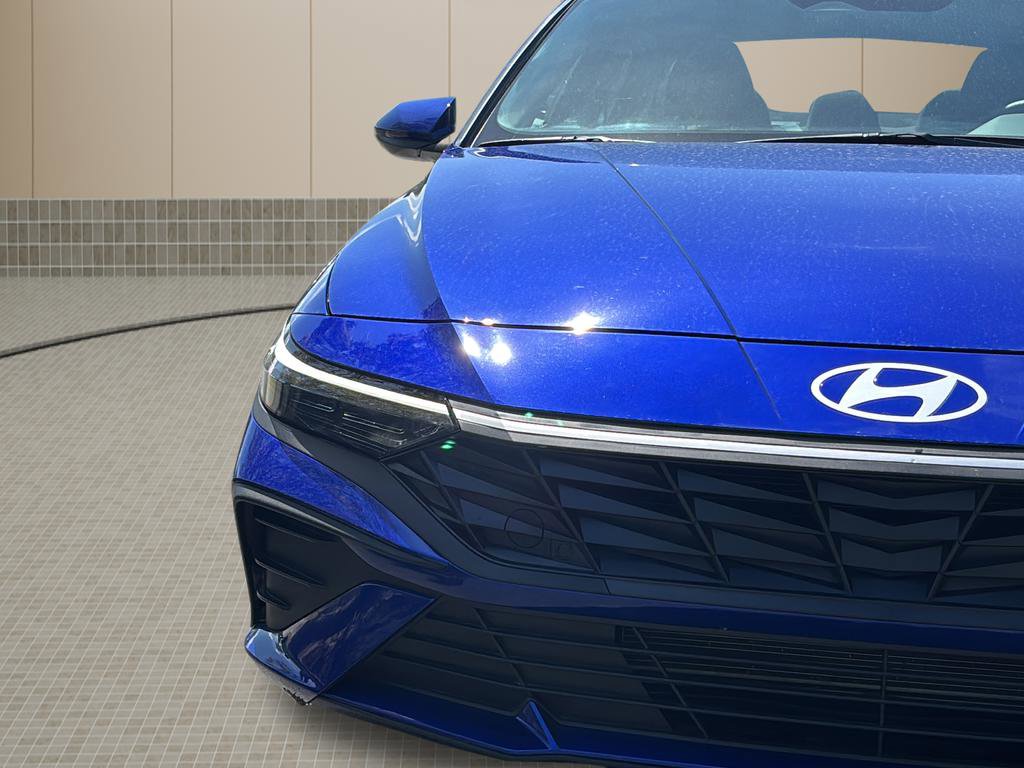 Certified 2025 Hyundai Elantra SE image 10