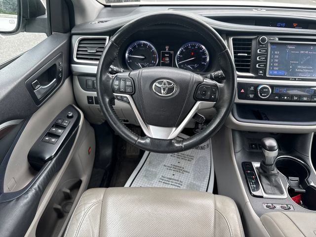 Used 2014 Toyota Highlander Limited AWD/4WD image 19