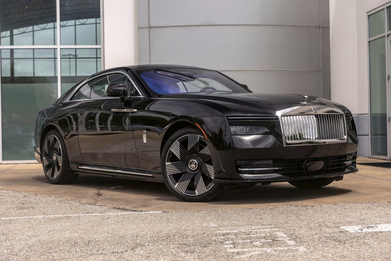 New 2026 Rolls-Royce Spectre image 2