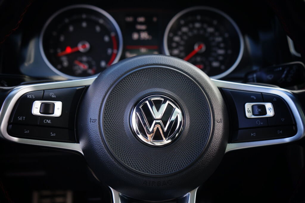 Used 2017 Volkswagen GTI SE FWD image 16