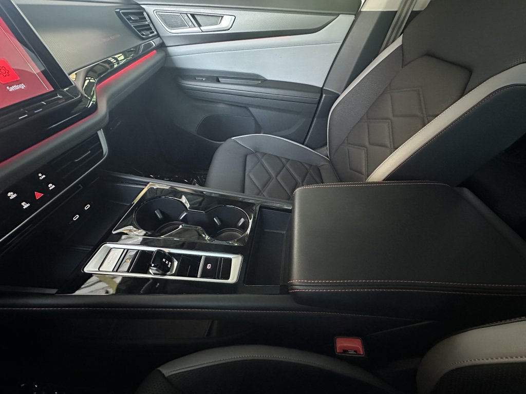 Used 2024 Volkswagen Atlas Peak Edition SEL AWD/4WD image 32