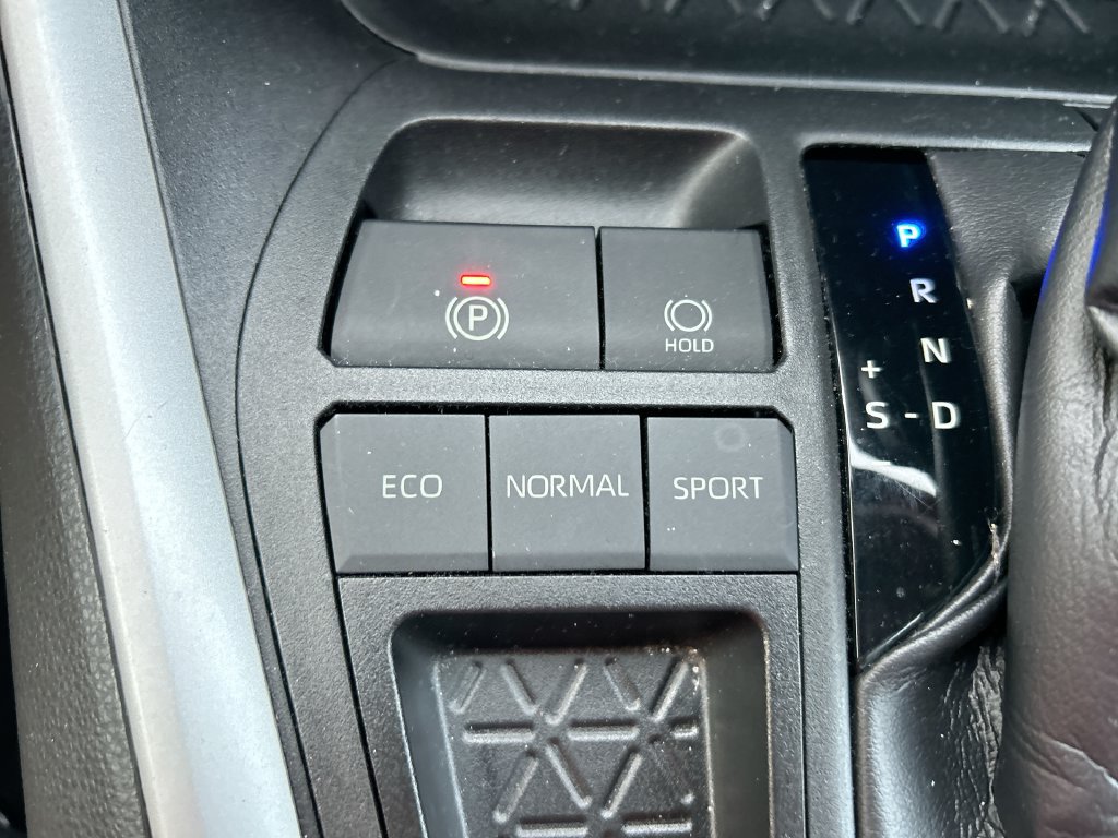 Used 2019 Toyota RAV4 LE FWD image 31