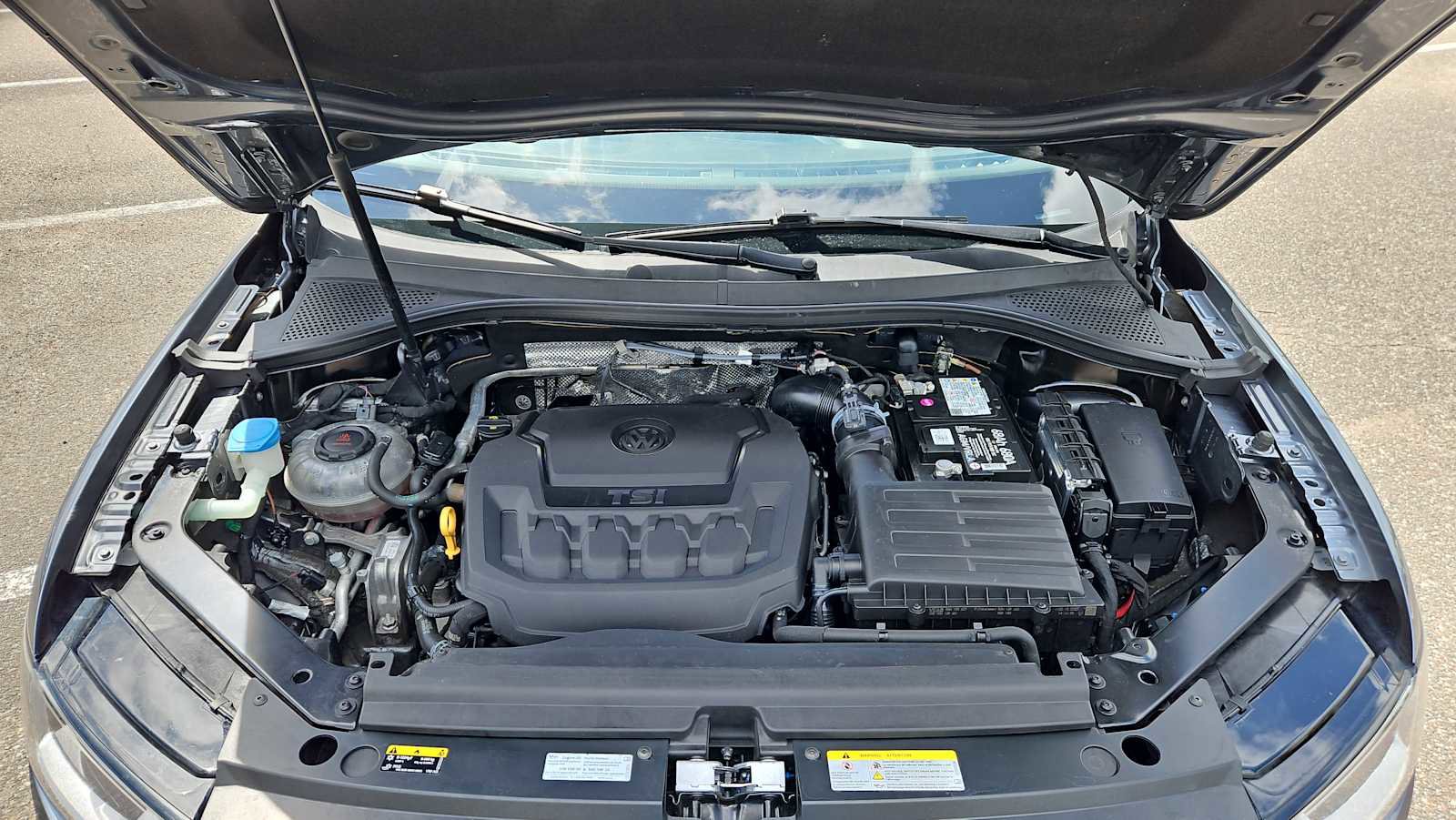 Used 2021 Volkswagen Tiguan SE w/ Panoramic Sunroof Package FWD image 18