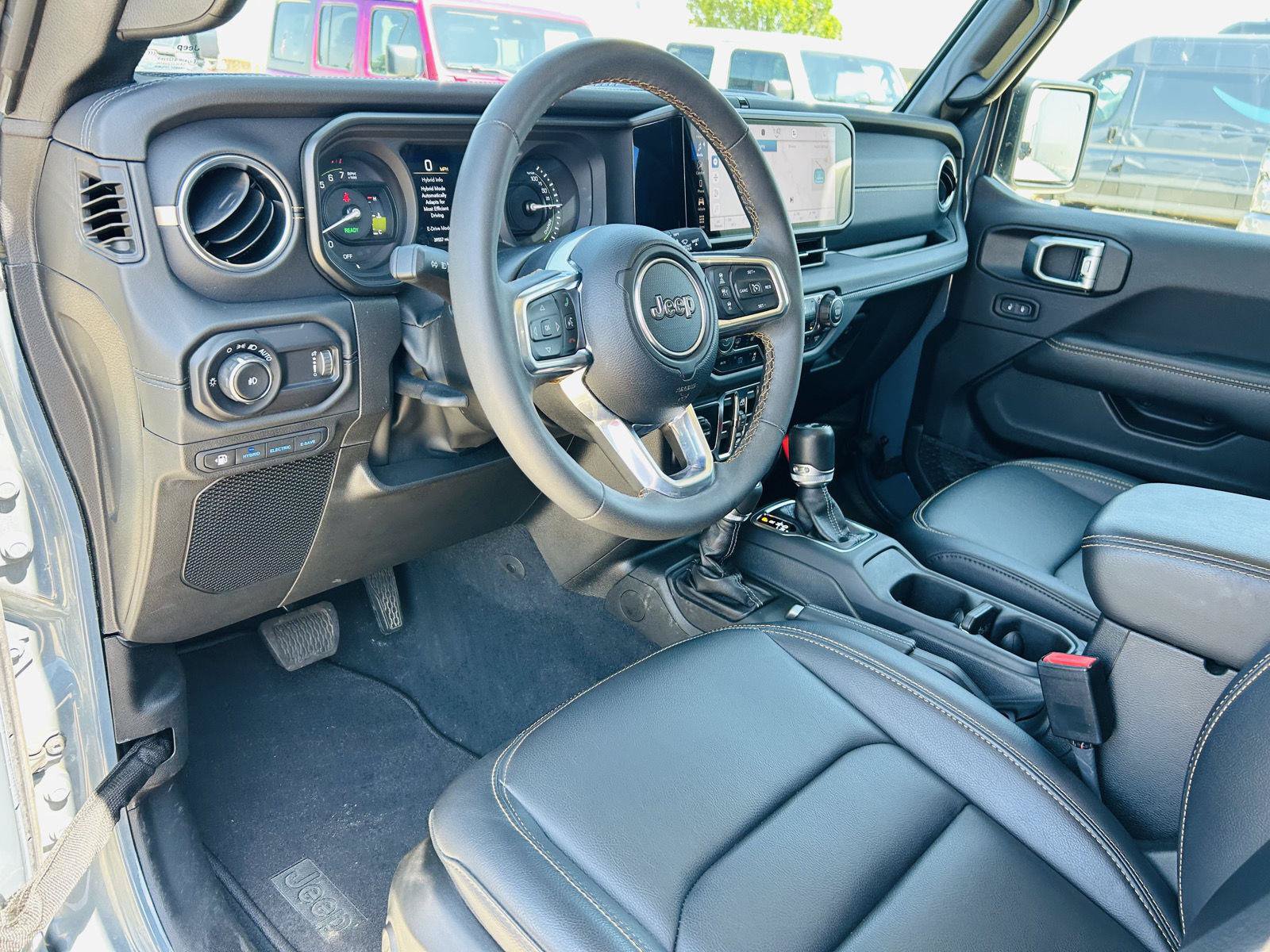 Used 2024 Jeep Wrangler Unlimited Sahara w/ Safety Group AWD/4WD image 11