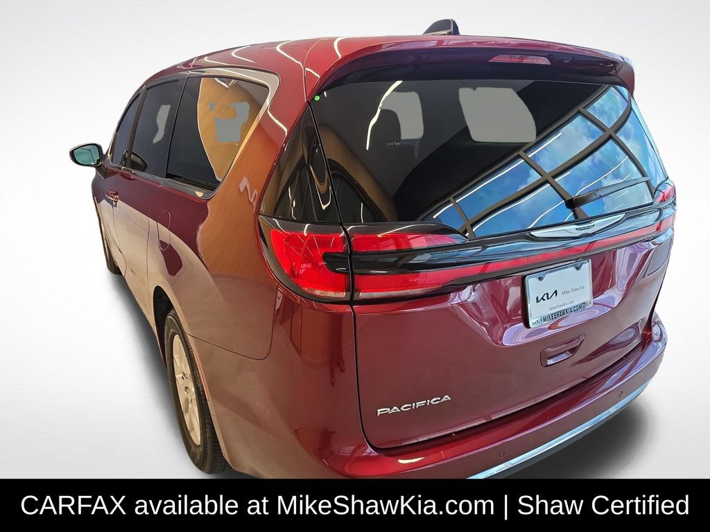 Used 2023 Chrysler Pacifica Touring-L FWD image 4