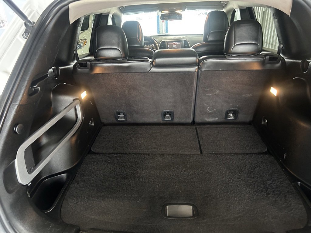 Used 2018 Jeep Cherokee Latitude Plus w/ Cold Weather Group image 12