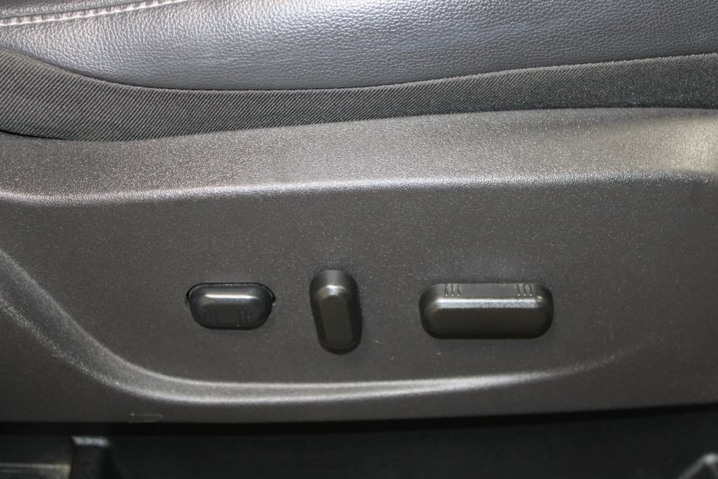 Used 2018 Ford Escape Titanium w/ Ford Safe & Smart Package FWD image 31