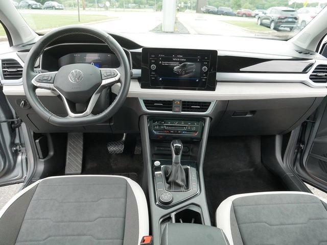 Certified 2025 Volkswagen Taos SE AWD/4WD image 22