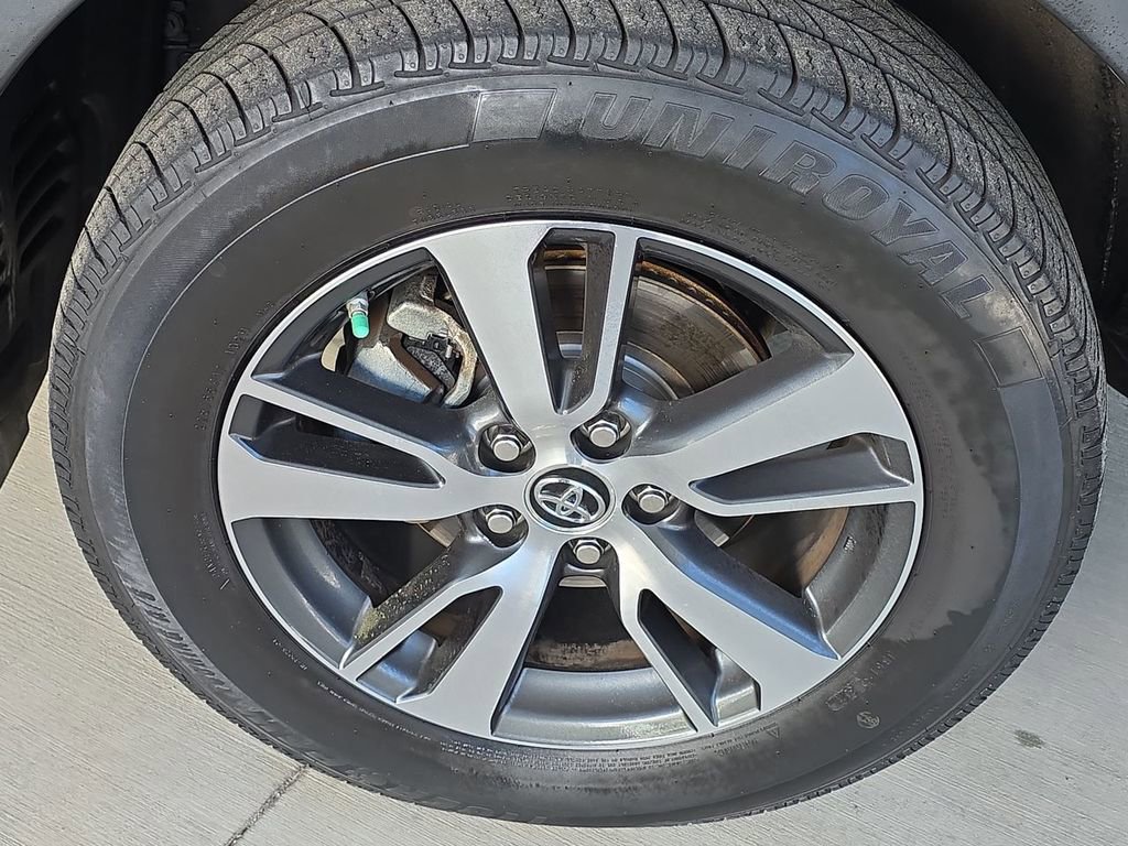 Used 2018 Toyota RAV4 XLE w/ Plus Extra Value Package image 30