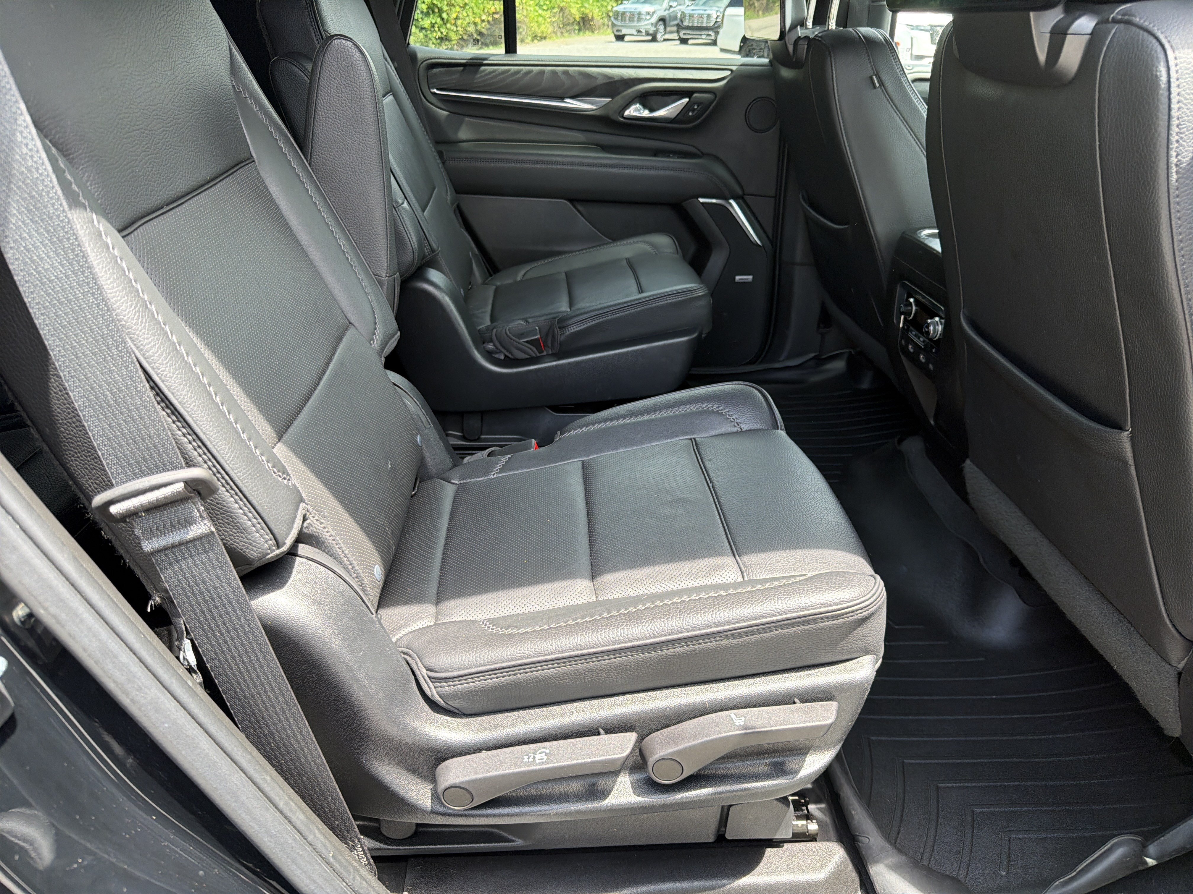 Used 2023 GMC Yukon Denali w/ Denali Reserve Package AWD/4WD image 17