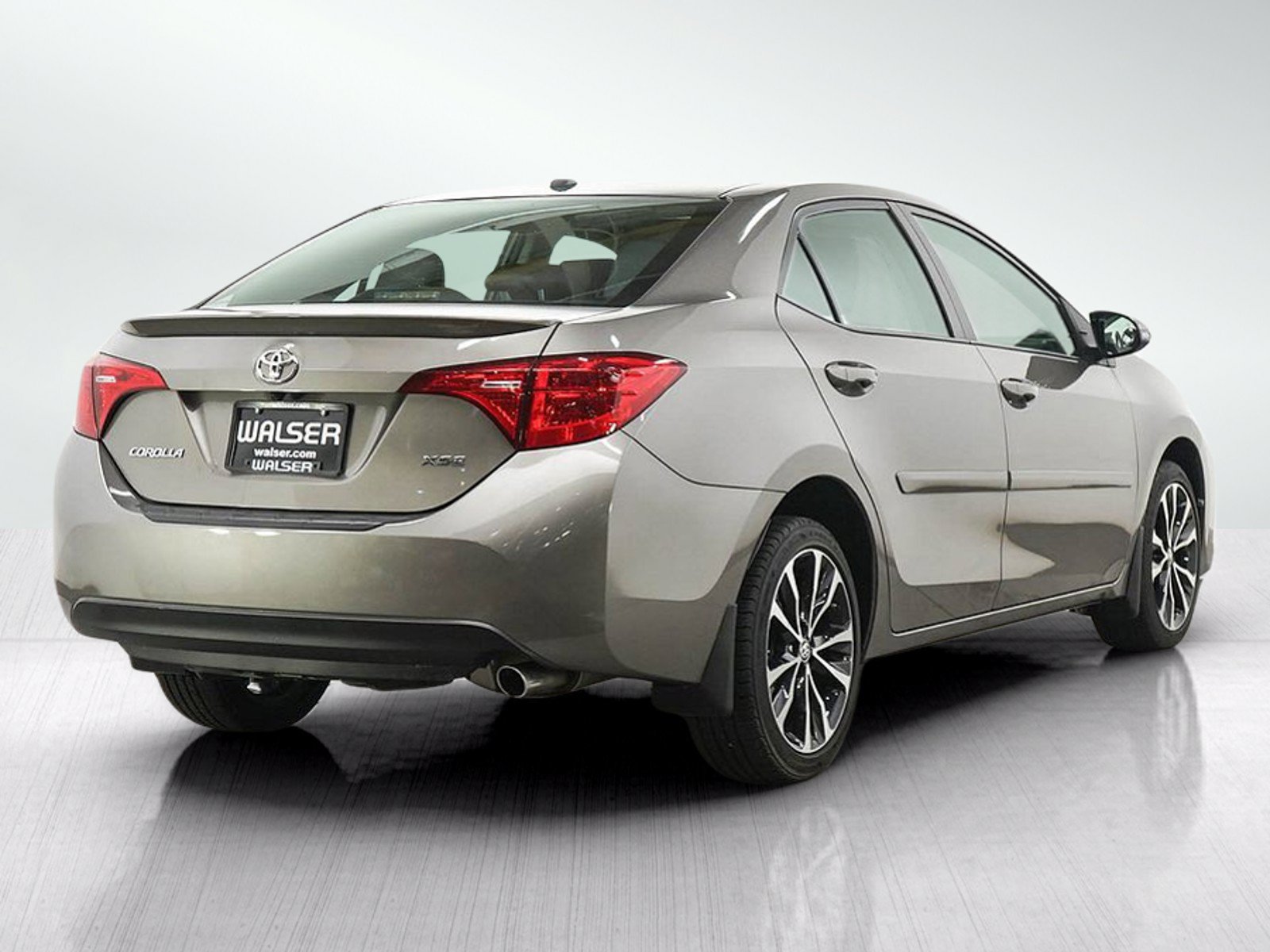 Used 2017 Toyota Corolla XSE FWD image 5