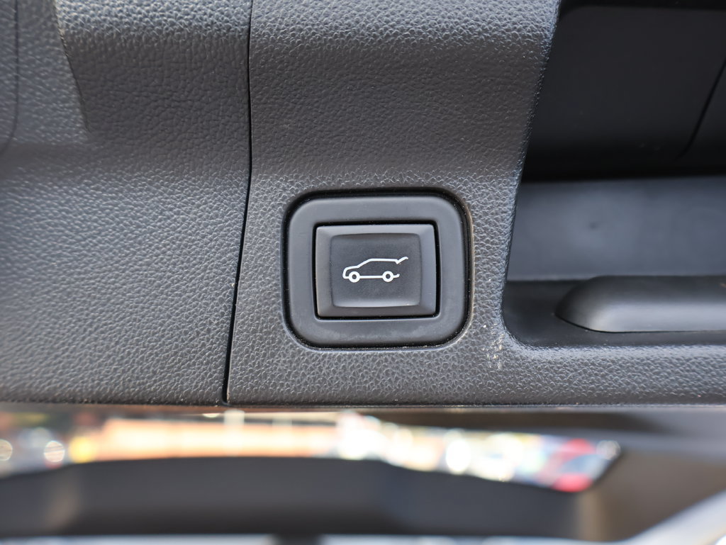 Used 2023 GMC Acadia AT4 w/ Technology Package AWD/4WD image 9