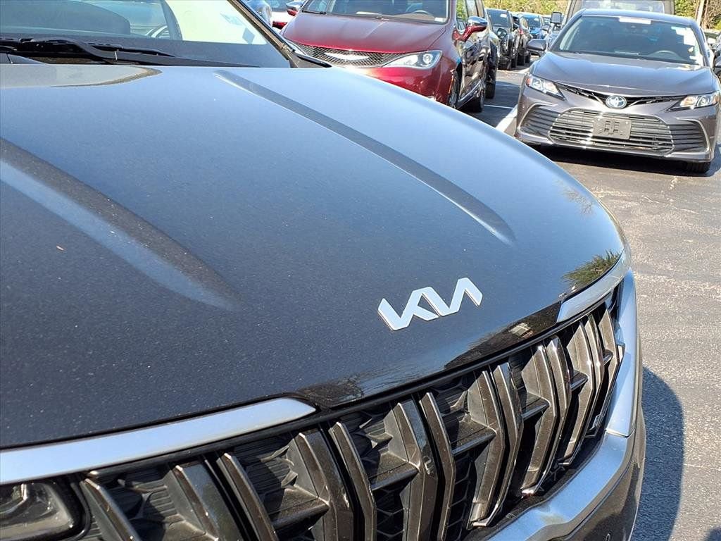 Used 2024 Kia Carnival EX image 28
