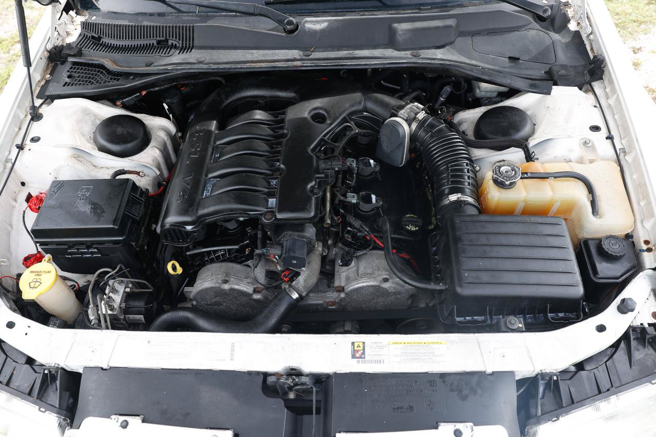 Used 2010 Chrysler 300 Touring RWD image 20