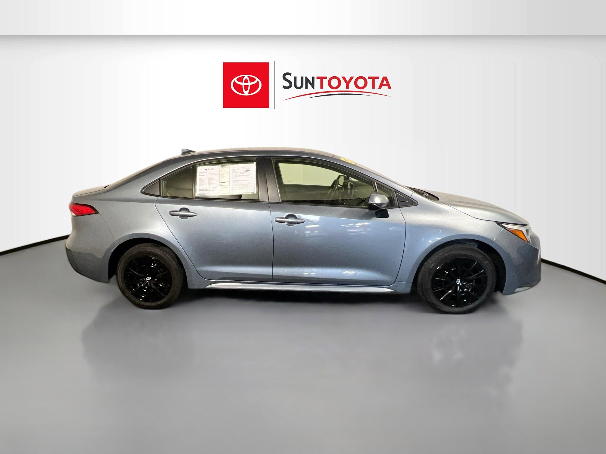 Used 2025 Toyota Corolla LE FWD image 2