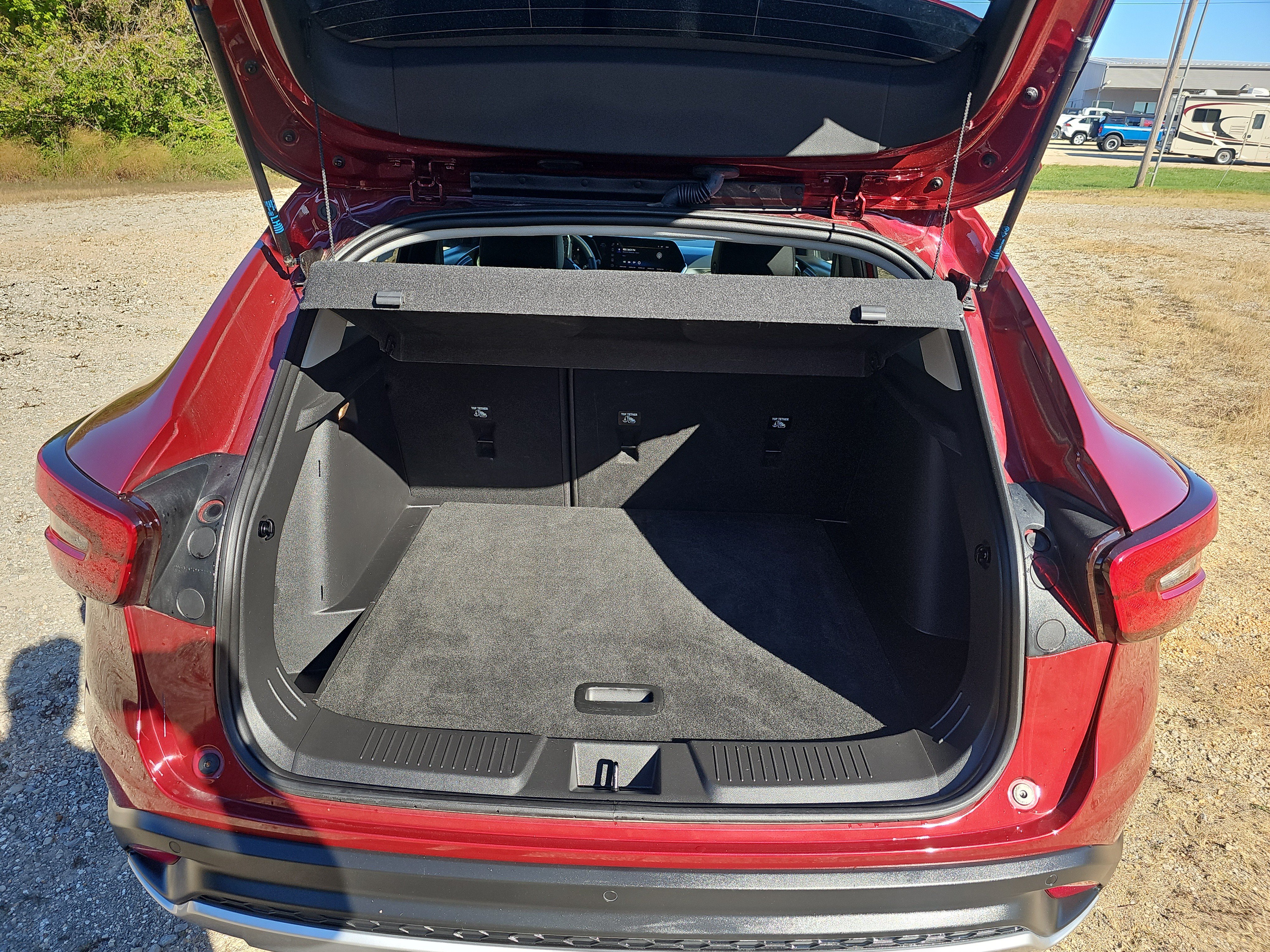 Used 2024 Chevrolet Trax LT w/ Sunroof Package FWD image 9