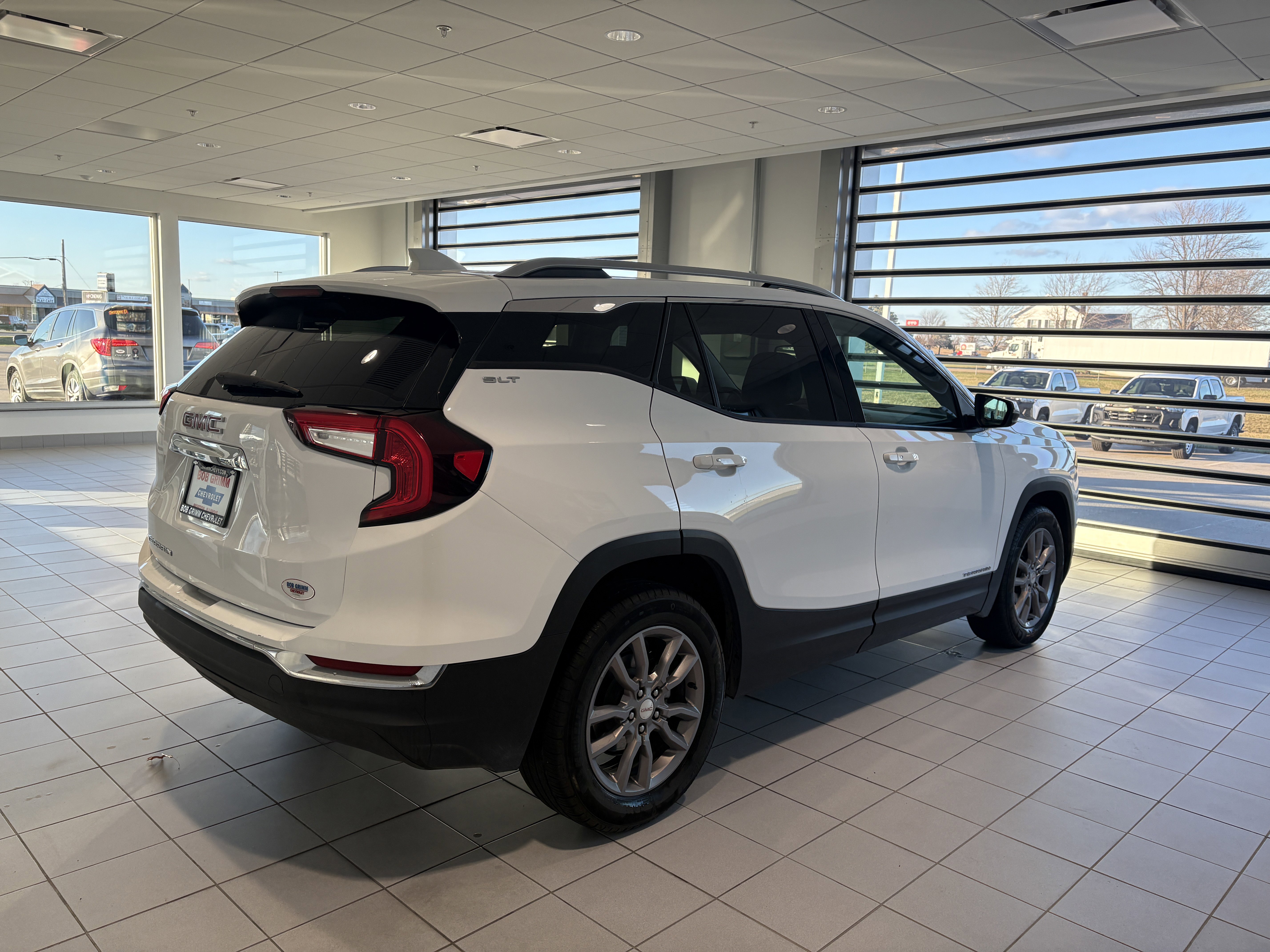 Used 2023 GMC Terrain SLT image 6